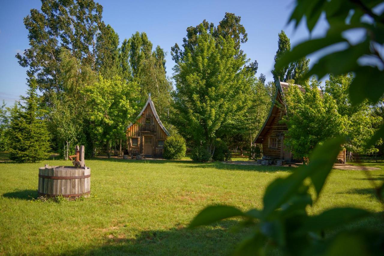 Valsoyo Aparthotel Upie Bagian luar foto